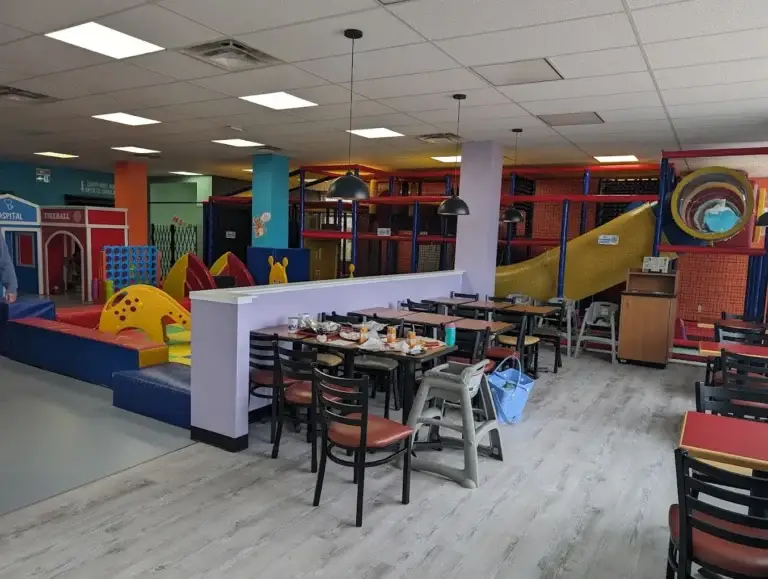 Drop n Hop Play Cafe Sylvan Lake 2 768x579