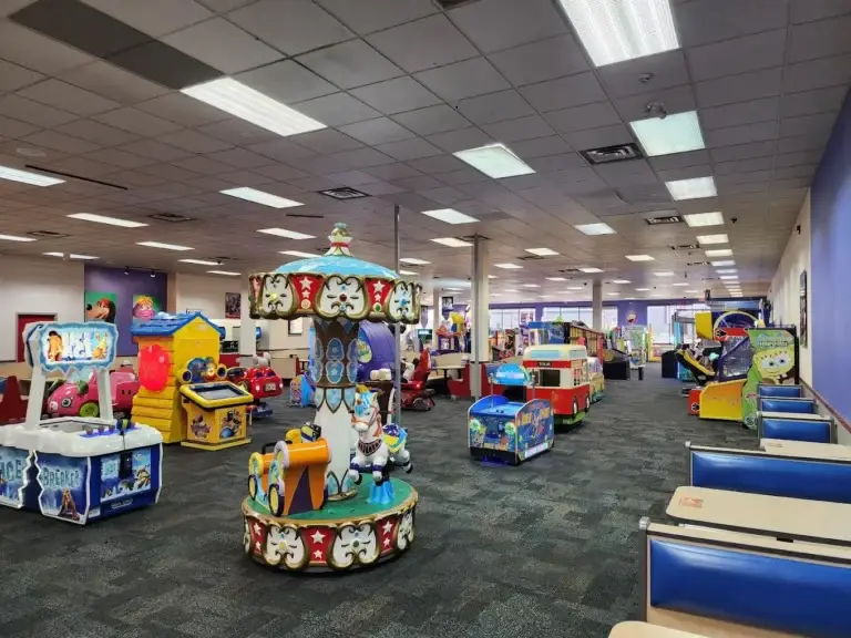 Chuck E. Cheese T6N Edmonton 2 768x576